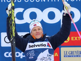 Nór Kläbo triumfoval v piatej etape Tour de Ski, Koristek skončil v šiestej desiatke