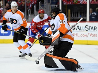 Mike McKenna je už siedmym brankárom, ktorý v tejto sezóne nastúpil za Philadelphiu Flyers.