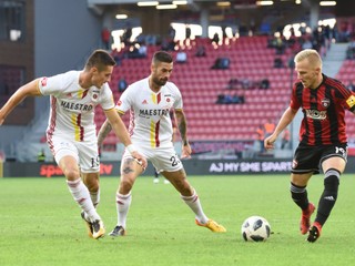 Tomáš Brigant (vpravo) v poslednom období v trnavskom áčku veľa šancí nedostal.