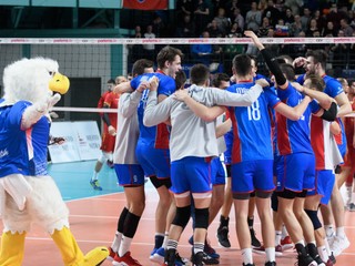 Radosť Slovenska po vyhratom zápase C-skupiny kvalifikácie ME 2019 mužov vo volejbale Slovensko - Čierna Hora 5. januára 2019 v Nitre.