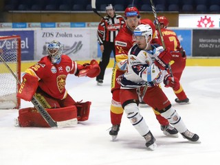 Situácia pred trenčianskym brankárom Šimkom.