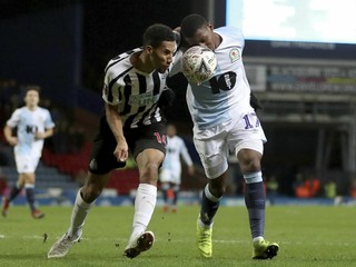 Momentka zo zápasu Blackburn - Newcastle.