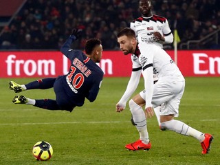 Neymar si obnovil zranenie nohy.