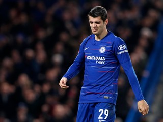 Álvaro Morata si momentálne oblieka dres Chelsea.