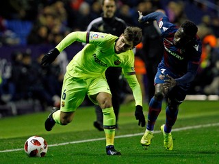 Denis Suárez (vľavo).