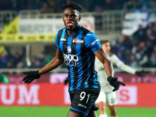 Duvan Zapata v zápase štvrťfinále Talianskeho pohára.