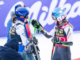 Petra Vlhová (vľavo) a Mikaela Shiffrinová.