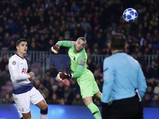Jasper Cillessen (v strede) v drese FC Barcelona.