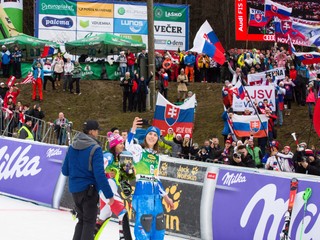 Petra Vlhová so slovenskými fanúšikmi.