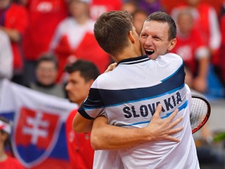 Kližan a Polášek zvládli trojsetový zápas, Slováci majú postupový mečbal