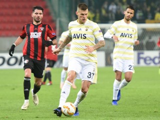 Škrtel odmietol podpísať nový kontrakt s Fenerbahce, klub ešte chce rokovať