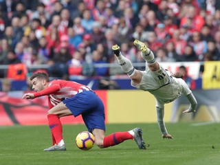 Zaujal Casemirov gól aj výkon mladíka. Madridské derby bolo súbojom priateľov