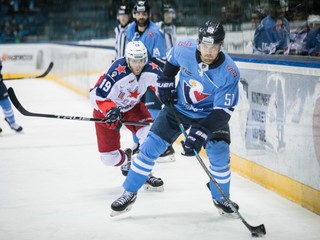 Slovan sa proti lídrovi KHL zo začiatku držal, napokon však prehral o tri góly