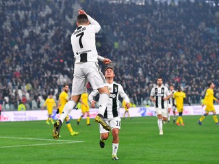 Víťazné gesto Cristiana Ronalda po strelenom góle v zápase proti Frosinone Calcio.