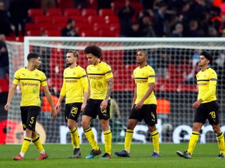 Dortmund dal ďalšiu šancu prenasledovateľom, prekvapujúco prehral v Augsburgu