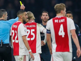 Sergio Ramos v zápase s Ajaxom Amsterdam.