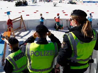 Na MS v lyžovaní zatkli počas razie niekoľkých športovcov