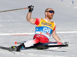 Na snímke nórsky bežec na lyžiach Martin Johnsrud Sundby triumfoval v pretekoch na 15 km klasickou technikou na majstrovstvách sveta v severských disciplínach v rakúskom Seefelde v stredu 27. februára 2019.