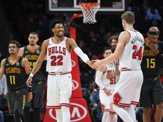 Momentka zo zápasu Atlanta - Chicago.