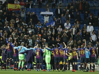 Futbalisti FC Barcelona sa radujú z výhry nad Realom Madrid.