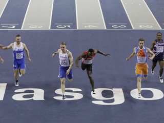 Slovenský šprintér Ján Volko (vľavo v strede) po víťazstve vo finále šprintu na 60 metrov na halových majstrovstvách Európy v atletike v Glasgowe.