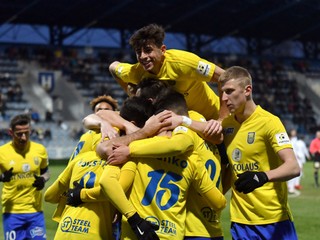 Na snímke radosť hráčov Michaloviec po góle vo štvrťfinálovom zápase Slovenského pohára - Slovnaft Cupu 2018/2019 Zemplín Michalovce - FK Poprad v Michalovciach 13. marca 2019. 