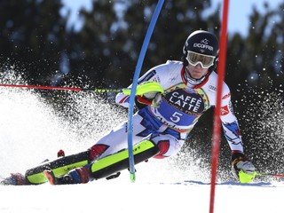 Francúz Noel sa stal víťazom finálového slalomu, Hirscher skončil až štrnásty