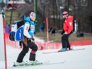 Tréner Petry Vlhovej Livio Magoni pred prvým kolom slalomu žien v Maribore.