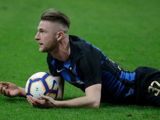 Milan Škriniar v zápase proti AC Miláno.