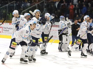 Na snímke radosť z výhry Nitry po skončení 7. zápasu semifinále Kaufland play-off hokejovej Tipsport Ligy HKM Zvolen - HK Nitra 5. aprila 2019 vo Zvolene.