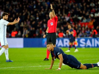 Momentka zo zápasu Paríž Saint-Germain - Štrasburg.
