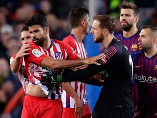 Diego Costa (vľavo) v drese Atletica Madrid.