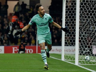 Pierre-Emerick Aubameyang oslavuje gól v zápase proti Watfordu.
