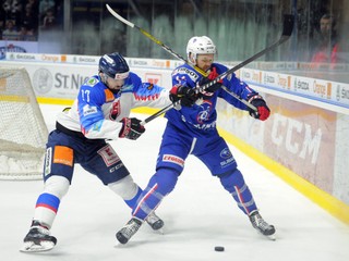 Dávid Buc zo Slovenska a Stephane Da Costa z Francúzska počas medzištátneho prípravného zápasu Euro Hockey Challenge medzi Slovensko - Francúzsko. Piešťany, 28. apríl 2018