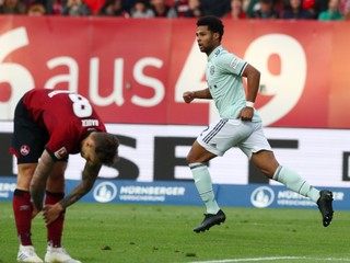 Gnabry (vpravo) po góle do siete Norimbergu.