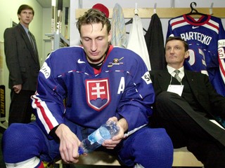 Ľubomír Sekeráš v slovenskom drese po finále MS v Petrohrade 2000. Po otrase mozgu nastúpil na reverz.