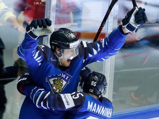Marko Anttila (vľavo) reprezentoval Fínsko aj vlani na MS v hokeji 2018 v Dánsku.