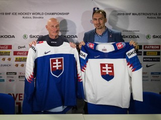 Slovenskí hokejisti budú hrať na šampionáte v dresoch so štátnym znakom