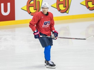 Americký hokejista Patrick Kane počas tréningu v Košiciach pred zápasom proti Slovensku.