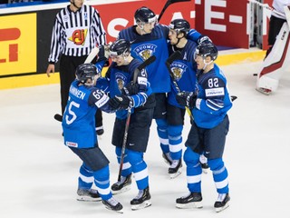 Fíni fantastickým výkonom zdolali v úvodnom zápase Kanadu, dva góly strelil Kakko