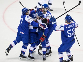 Domáci hokejisti sa tešia v zápase Slovensko - USA na MS v hokeji 2019.