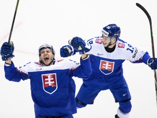 Slovenský obranca Martin Marinčin sa raduje z gólu do siete Fínska v zápase na MS v hokeji 2019.
