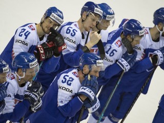 Slovenskí hokejisti po prehre s Fínskom na MS v hokeji 2019.
