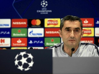 Ernesto Valverde počas tlačovej konferencie.