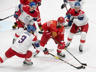 Nikita Kučerov (v popredí) v zápase Rusko - Česko na MS v hokeji 2019.
