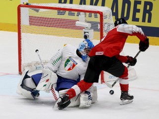 Momentka zo zápasu Rakúsko - Taliansko na MS v hokeji 2019.