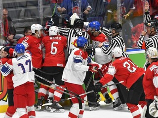 Bitka v zápase základnej B-skupiny Česko - Švajčiarsko na MS  v hokeji 2019.