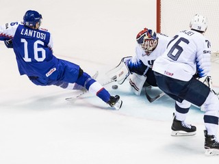 Róbert Lantoši v zápase proti USA na MS v hokeji 2019.