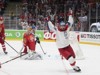 Michal Řepik sa teší z vyrovnávajúceho gólu na 1:1 v zápase o 3. miesto Rusko – Česko na MS v hokeji 2019.