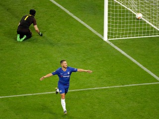 Eden Hazard (dole) oslavuje gól vo finále Európskej ligy 2018/2019.